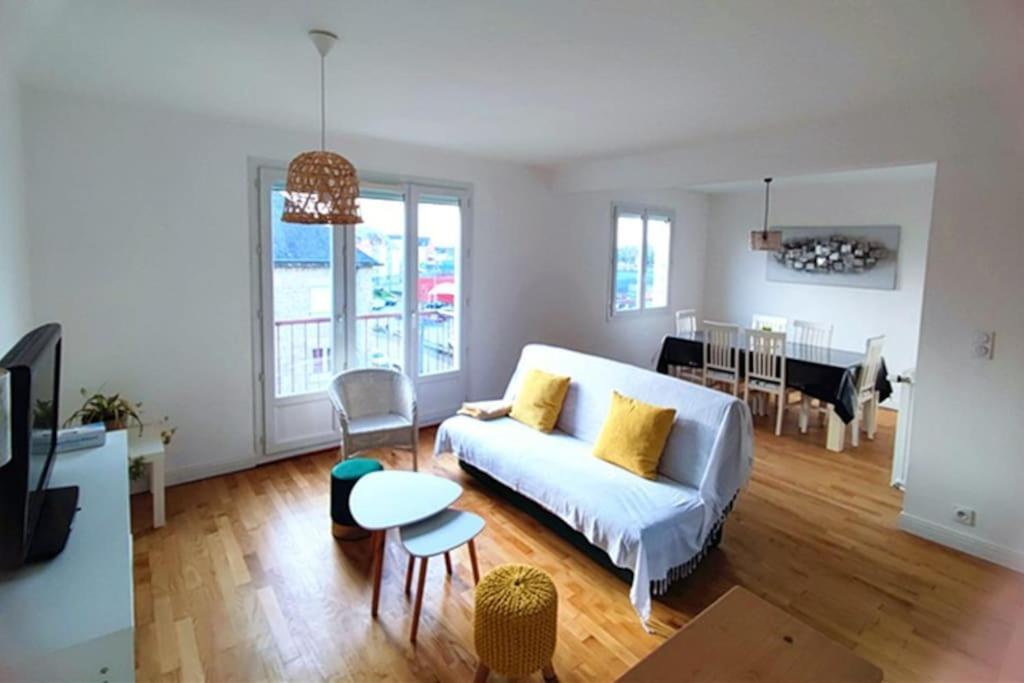Appartement 76M2 Lumineux Centre Ville Garage Prive 3Ieme Etage Sans Ascenseur Fougères Esterno foto