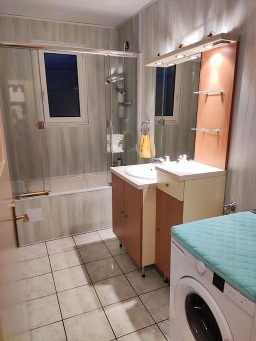 Appartement 76M2 Lumineux Centre Ville Garage Prive 3Ieme Etage Sans Ascenseur Fougères Esterno foto